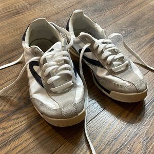 Tretorn size 6.5 women’s gray, white, and navy sneakers